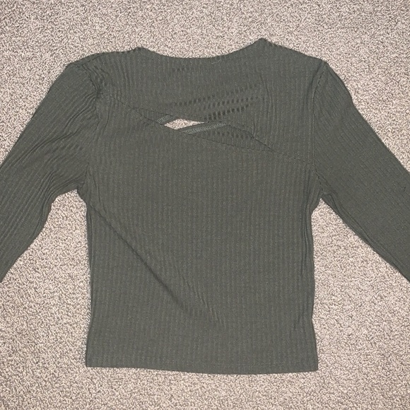 Forever 21 Asymmetrical Opening Long Sleeve Top - Picture 2 of 2